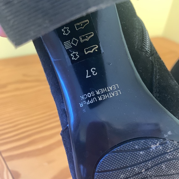 Black suede Le Chateau flex boot. - Picture 4 of 4